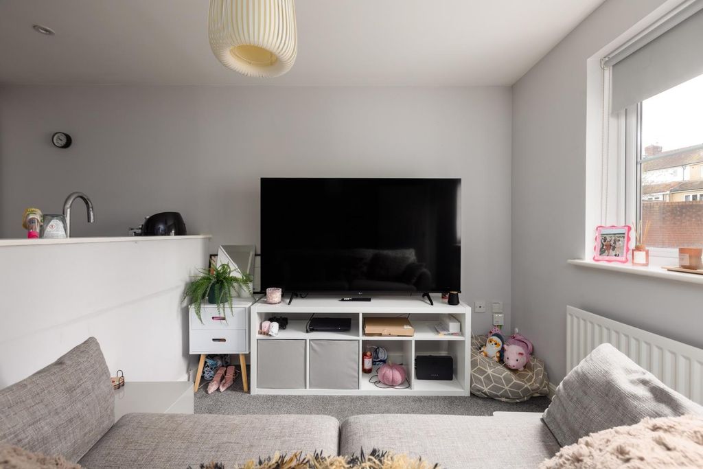 Property photo 3 of 17 56 Snowberry Walk, Bs5-3.Jpg