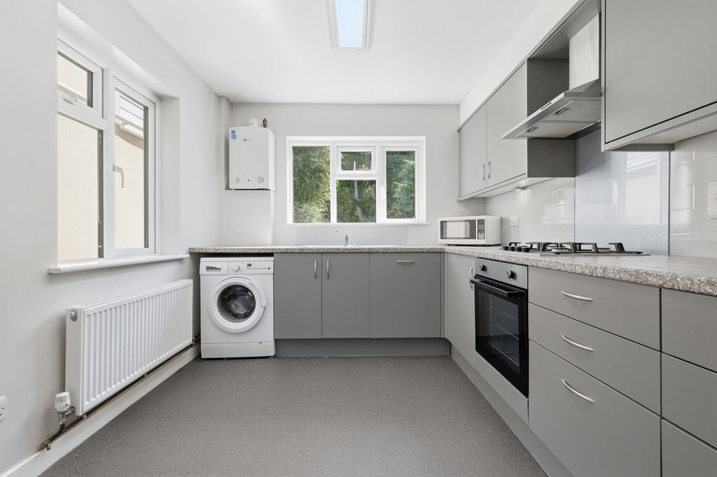 Property photo 2 of 27