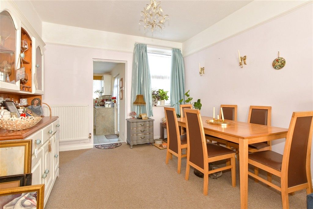 Property photo 3 of 11 Dining Area