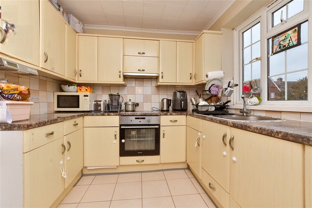 Property photo 2 of 14 Kitchen