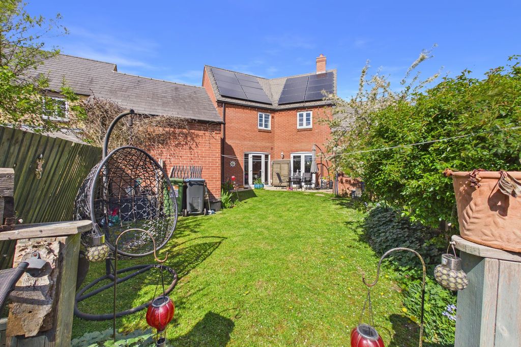 Property photo 2 of 27
