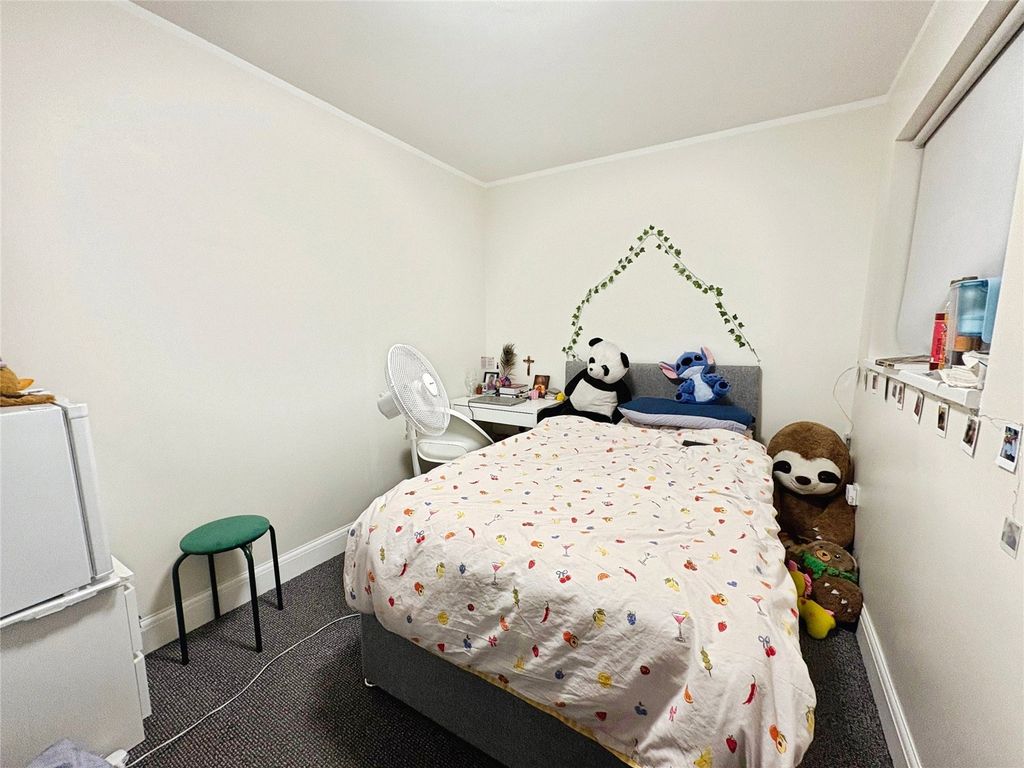 Property photo 2 of 5 Bedroom