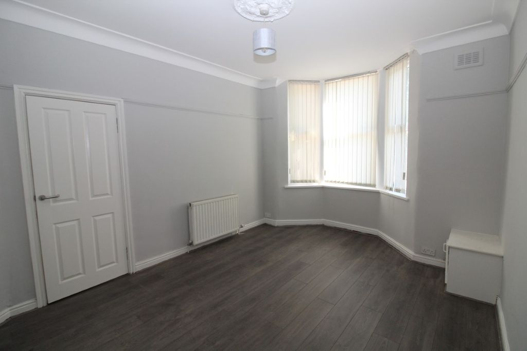 Property photo 2 of 17 Living Room