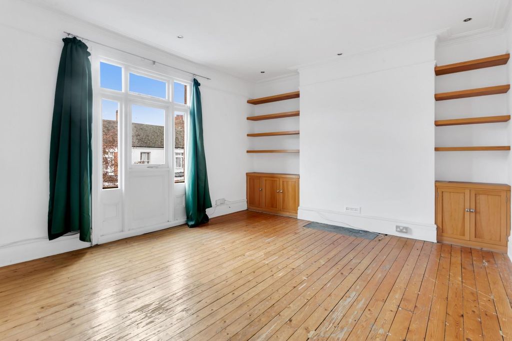 Property photo 3 of 11 Reception