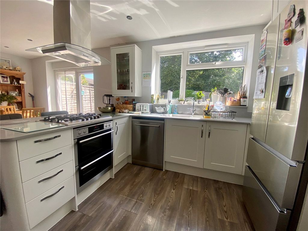 Property photo 2 of 12 Picture No. 11