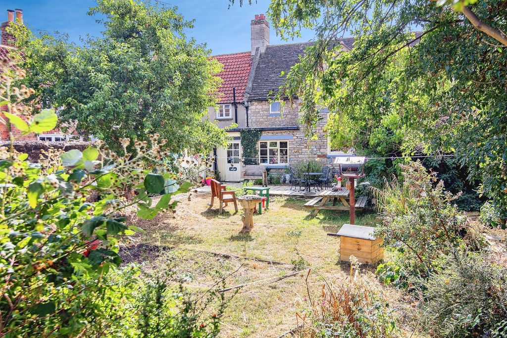 Property photo 2 of 20