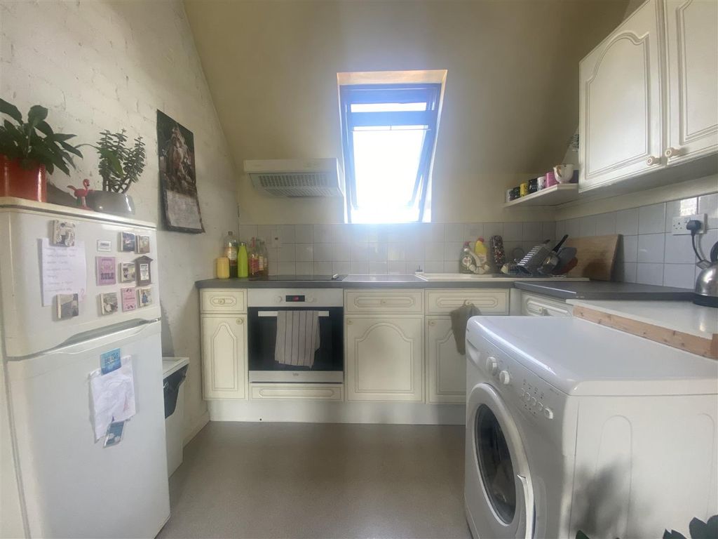 Property photo 2 of 6 Kitchen