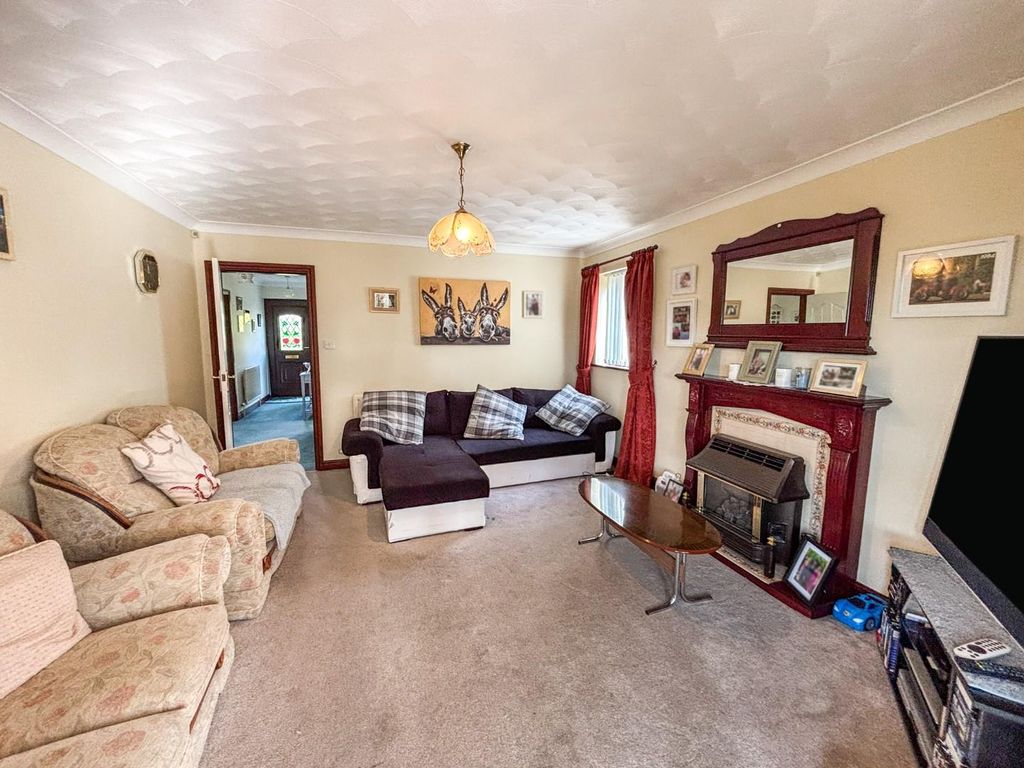 Property photo 3 of 13 Image00018.Jpg
