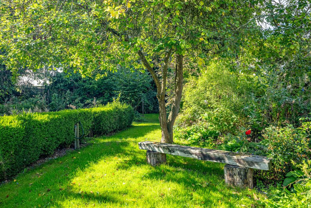 Property photo 2 of 15 Garden