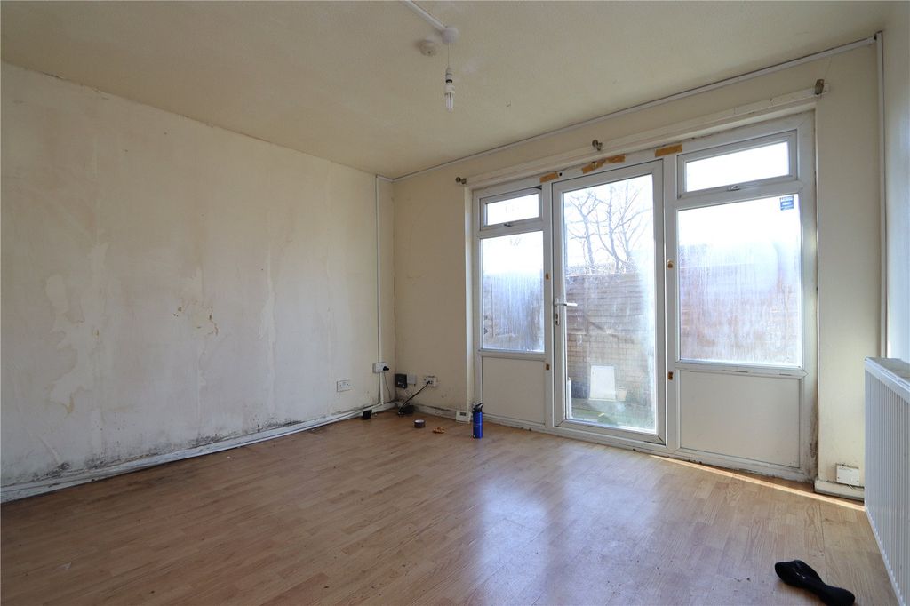 Property photo 3 of 8 Picture No. 01