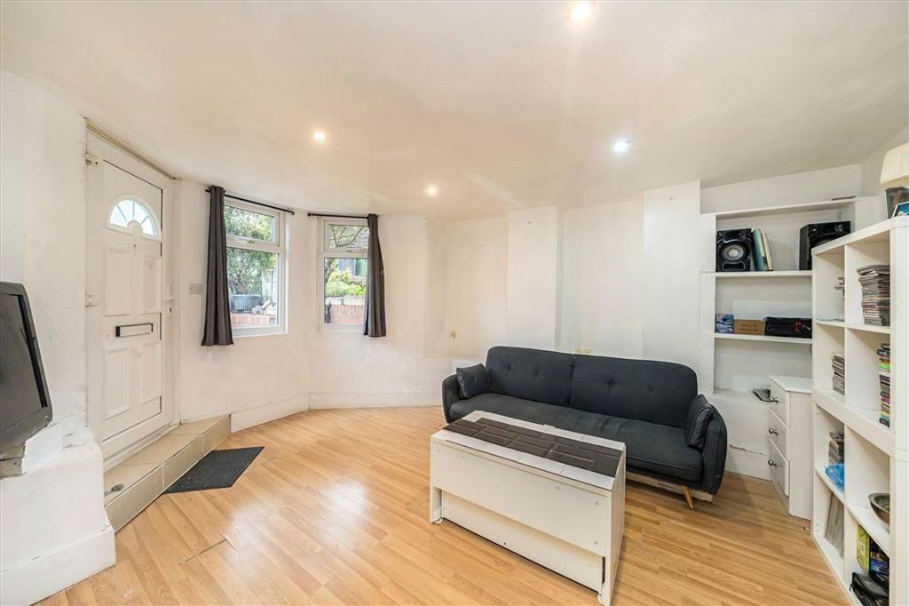 Property photo 2 of 6