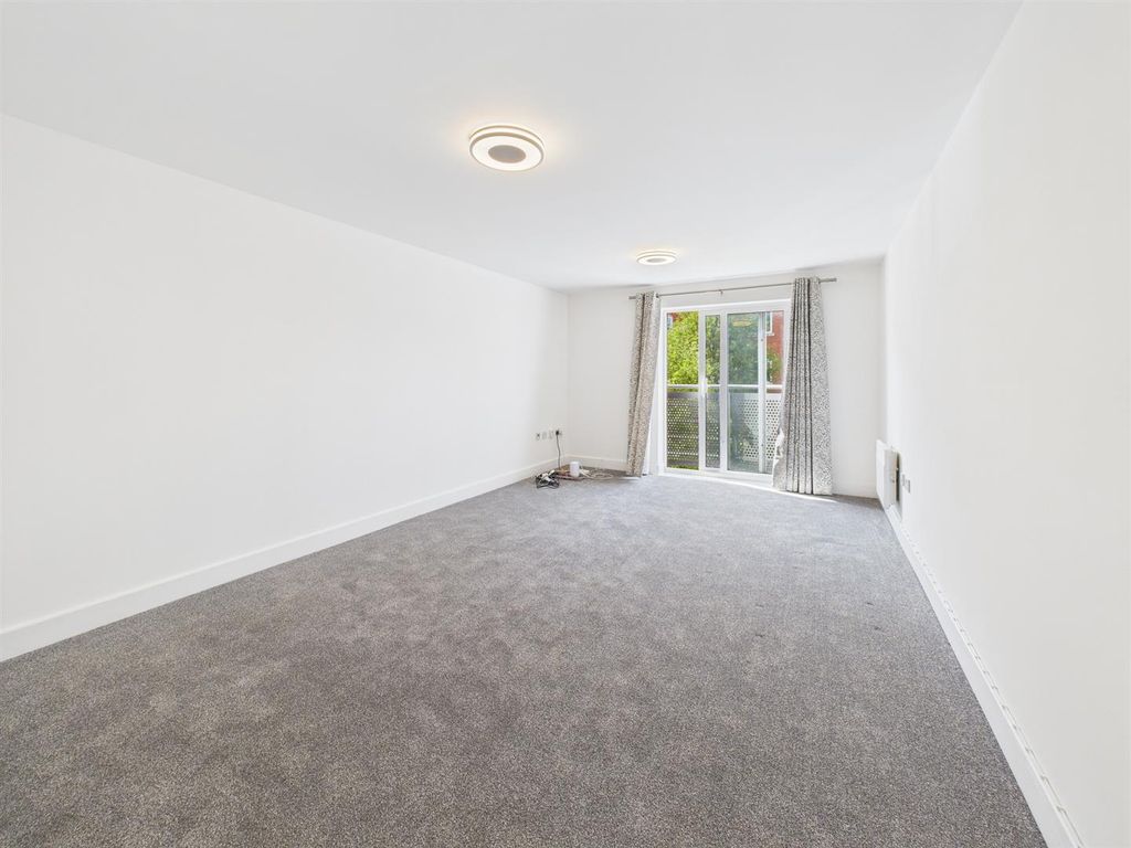 Property photo 3 of 8 Cam04907G0-Pr0279-Still007.Jpg