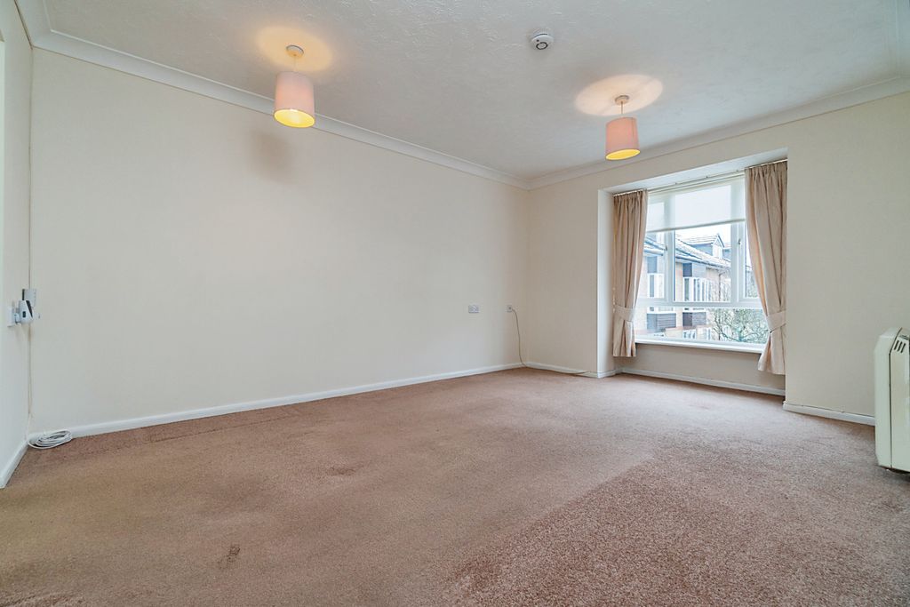 Property photo 2 of 12 Lounge