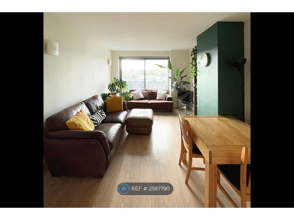 Property photo 2 of 16 Living Room