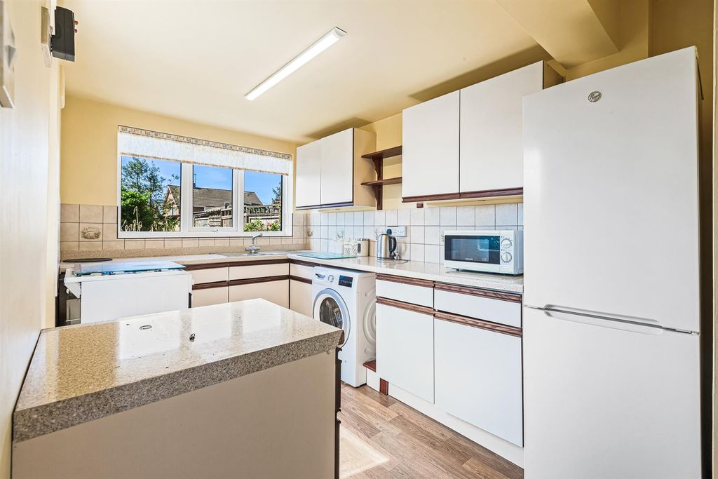 Property photo 3 of 16 Kitchen