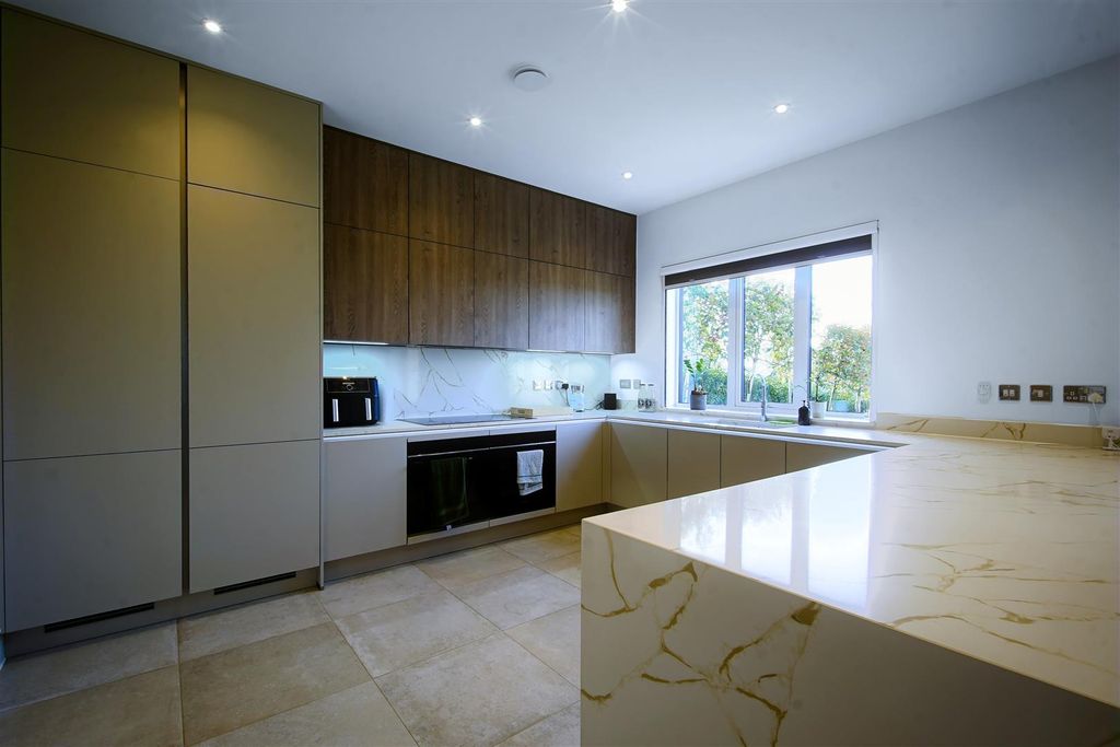 Property photo 3 of 26 10.Jpg