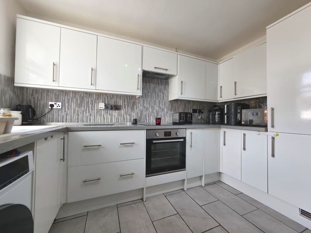 Property photo 2 of 27