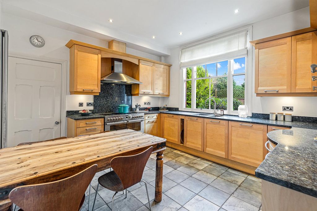 Property photo 3 of 38 Kitchen/Breakfast Room