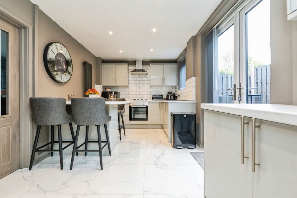 Property photo 2 of 23 Pbox-Kitchen-345742.Jpg