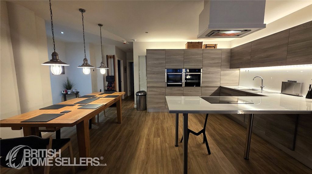 Property photo 1 of 12 Picture No. 10