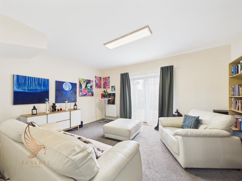 Property photo 2 of 19 Cam05204G0-Pr0054-Still008.Jpg