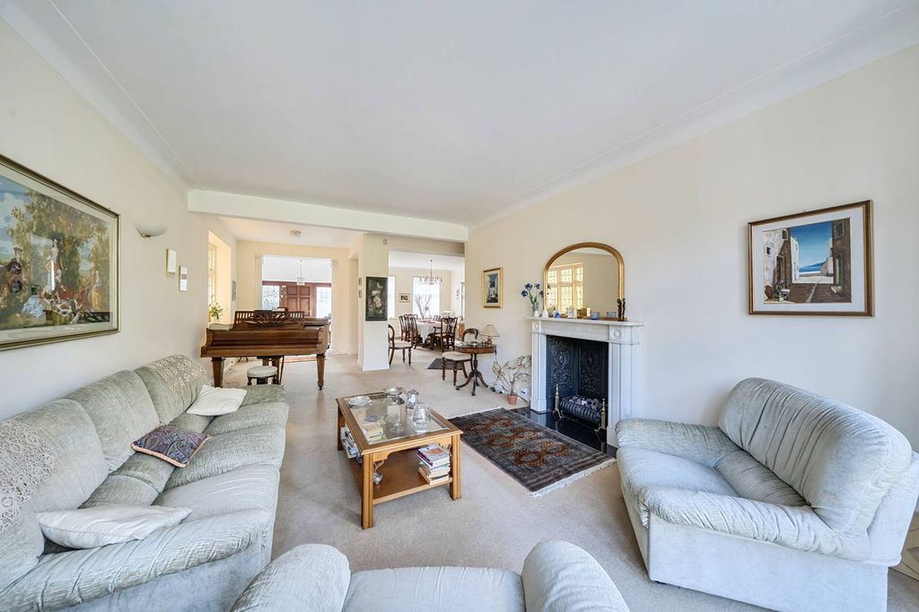 Property photo 2 of 20