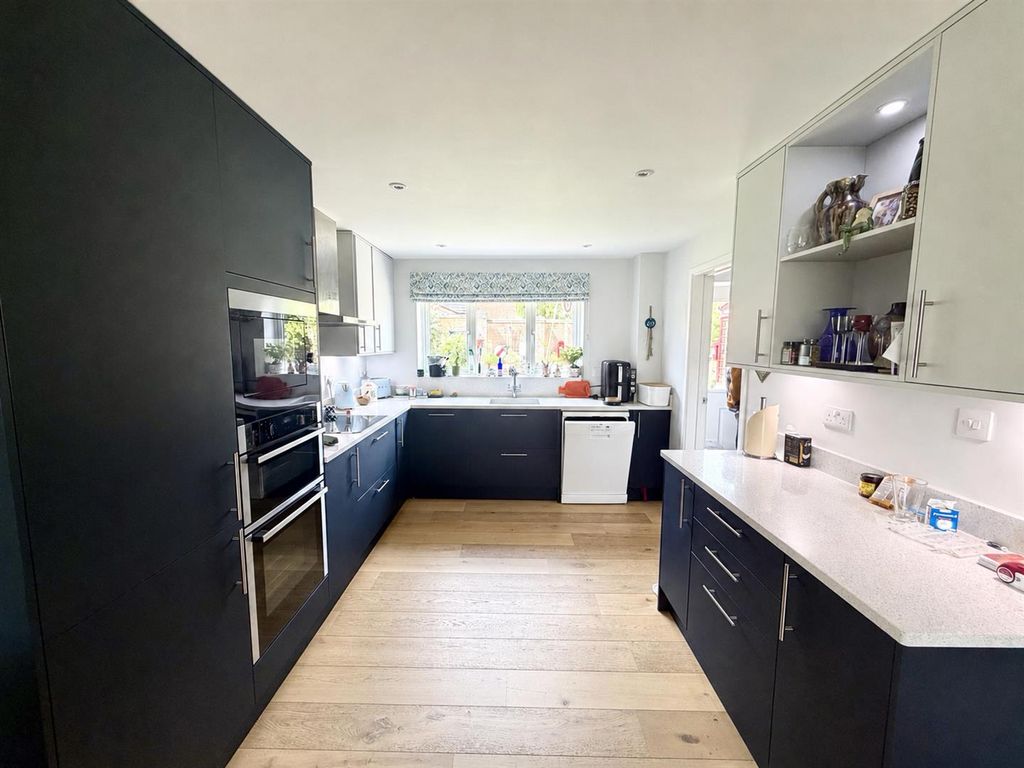 Property photo 2 of 25 CC9A605A-9C59-4851-9594-Abb39624453A.Png