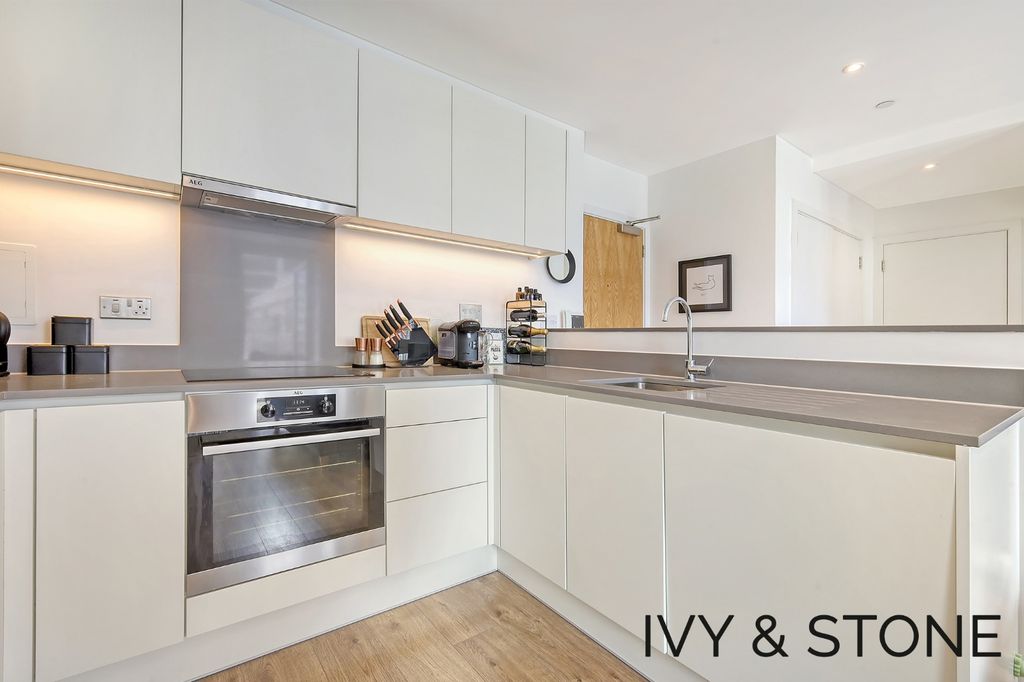 Property photo 3 of 14 4387233