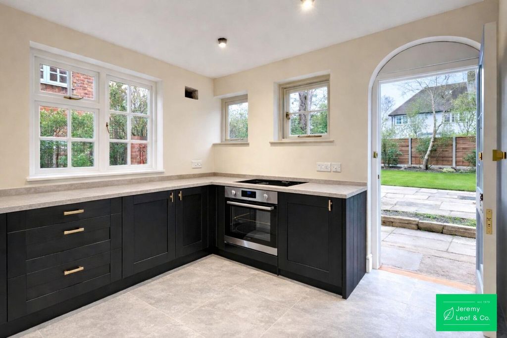 Property photo 2 of 8 Kitchen