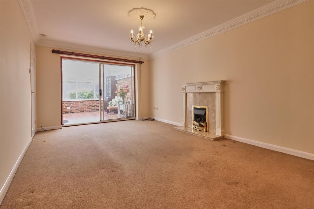 Property photo 2 of 9 Lounge Dining Room To Rear