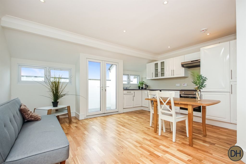 Property photo 1 of 6 St Peter's Street