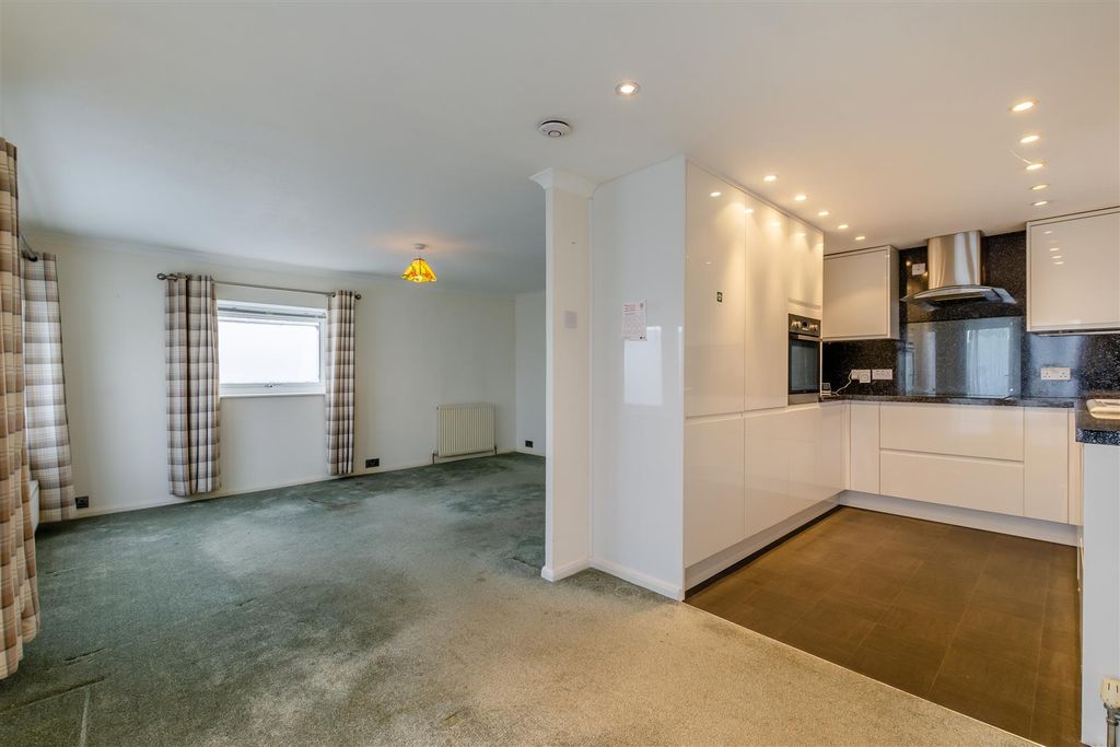 Property photo 1 of 17 Lounge/Kitchen/Dining Area