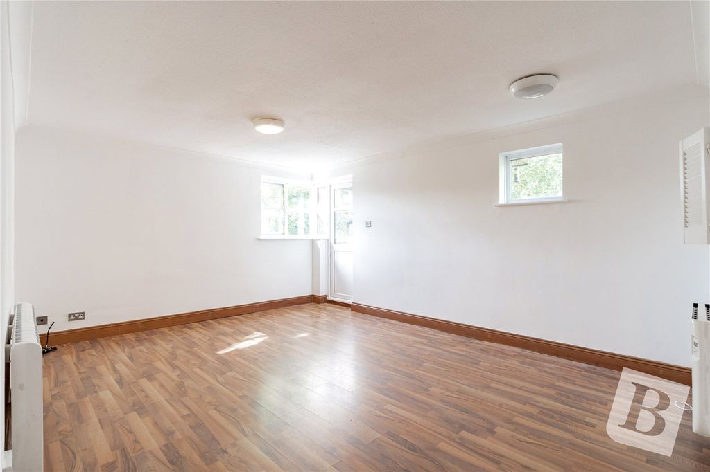 Property photo 3 of 13 Lounge