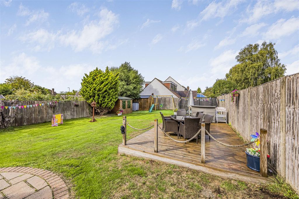 Property photo 3 of 28 5 Cams Bay Close, Fareham-Porticomarketing-Soldby-