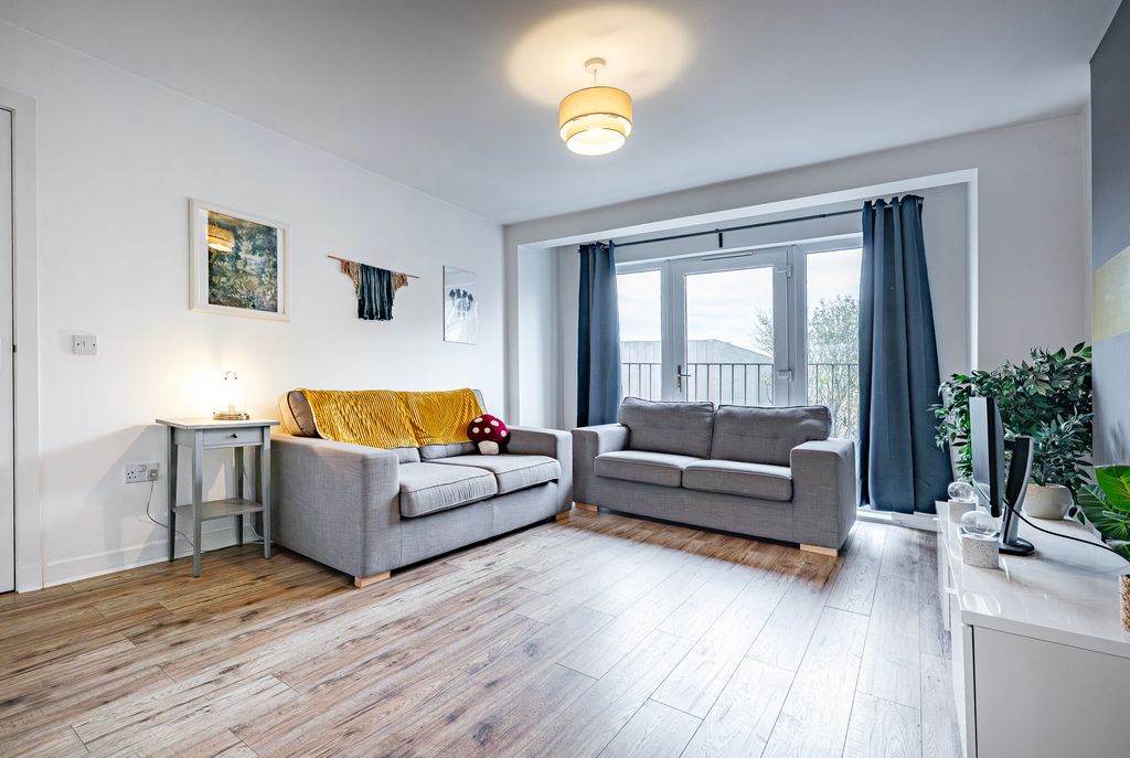 Property photo 3 of 35