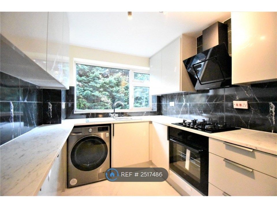 Property photo 1 of 7 Kitchen