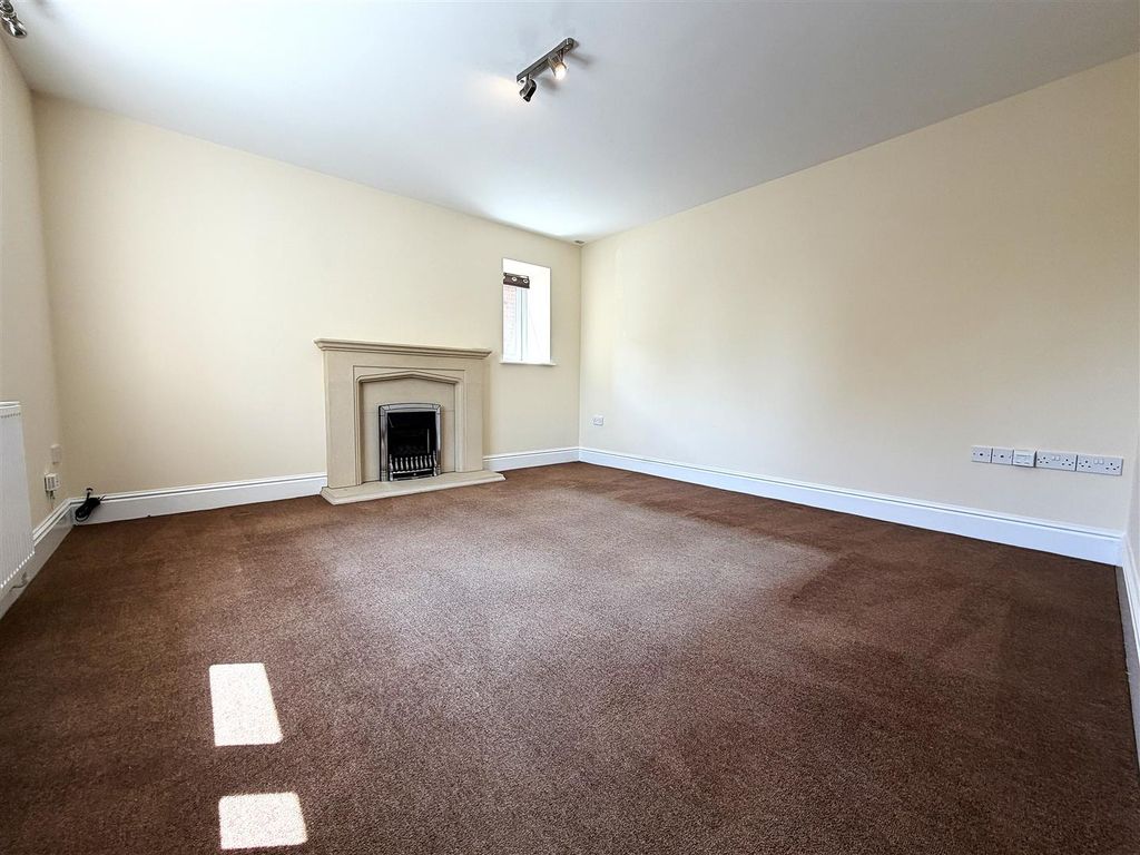 Property photo 2 of 16 Lounge
