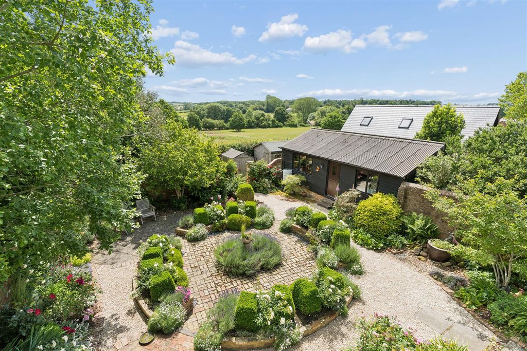 Additional image 4 of 6 bed detached house for saleHigh Road, Soulbury, Buckinghamshire LU7