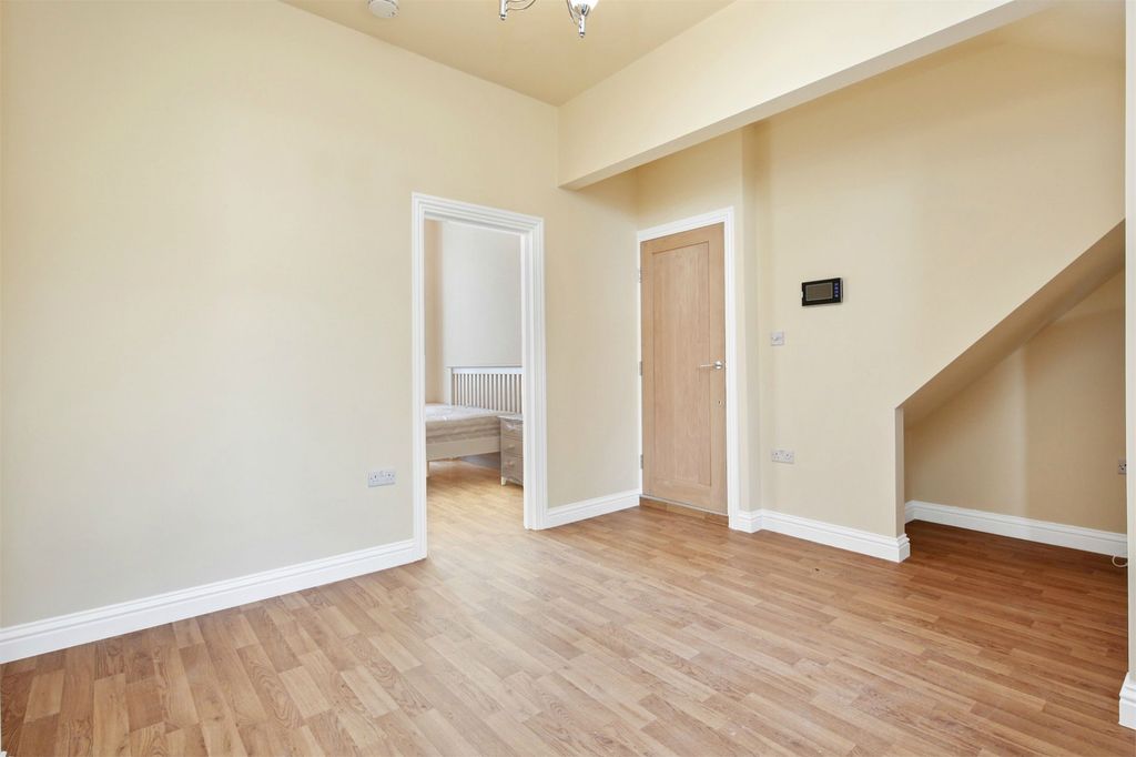 Property photo 3 of 10 3