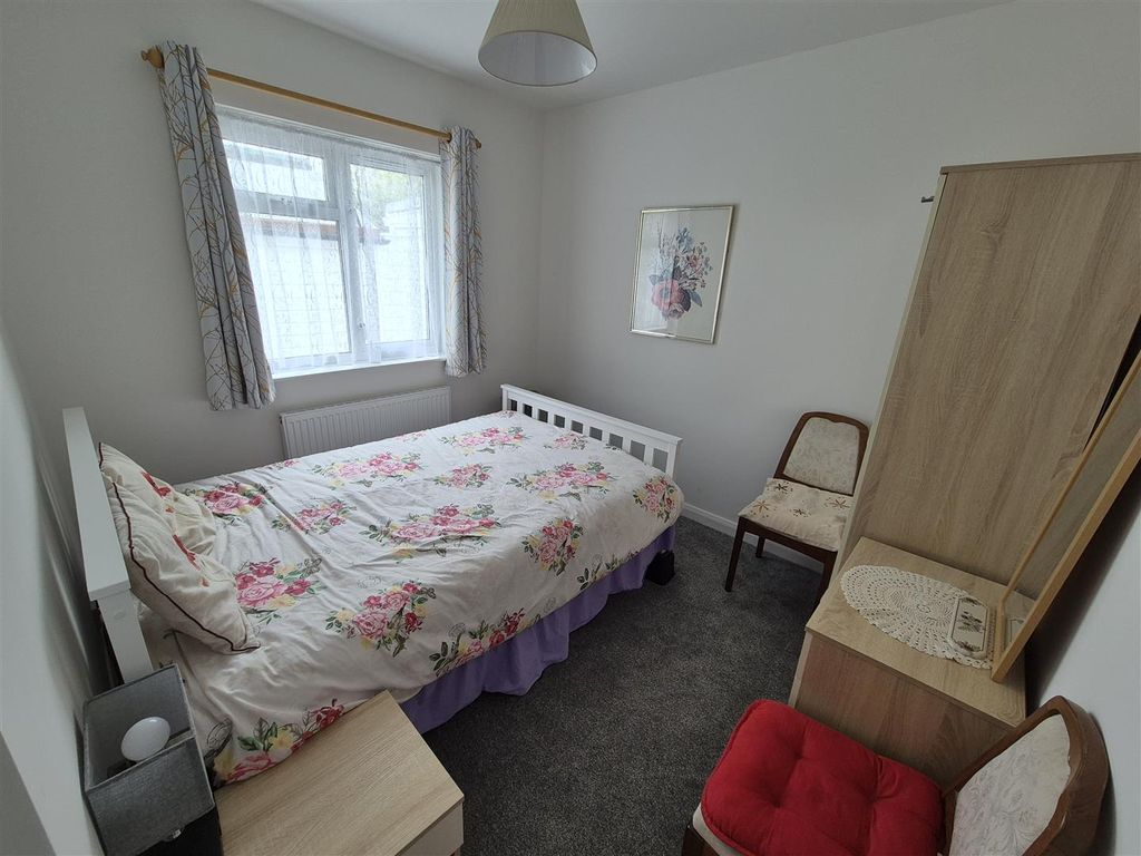 Property photo 3 of 13 Bedroom.Jpg