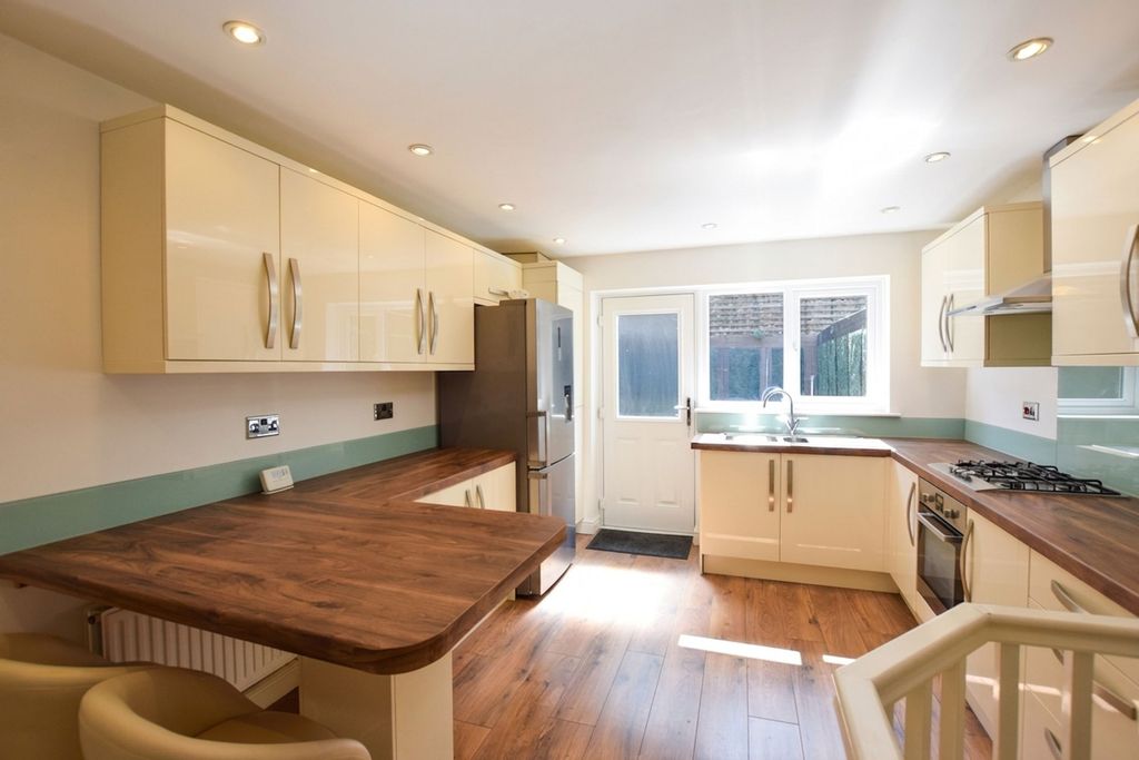 Property photo 2 of 15 Kitchen
