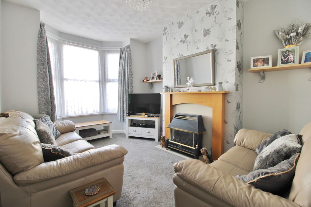 Property photo 2 of 17