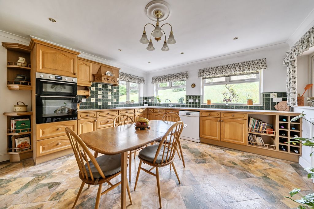 Property photo 3 of 38 1435280-31-69Cb8B...