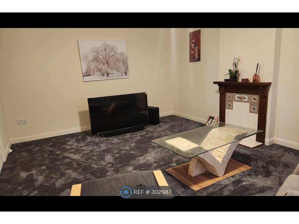 Property photo 3 of 7 Living Room