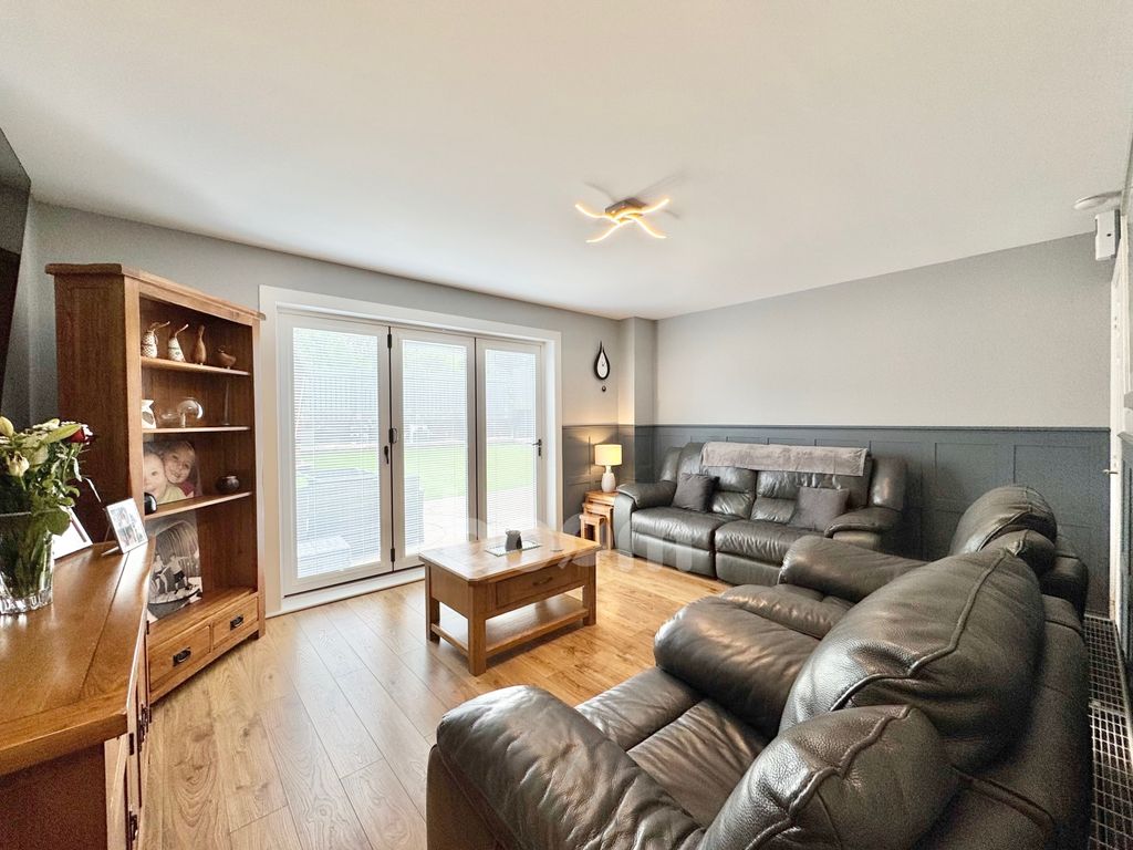 Property photo 2 of 34 Kittyshaw Place, Dalry Lounge Pic