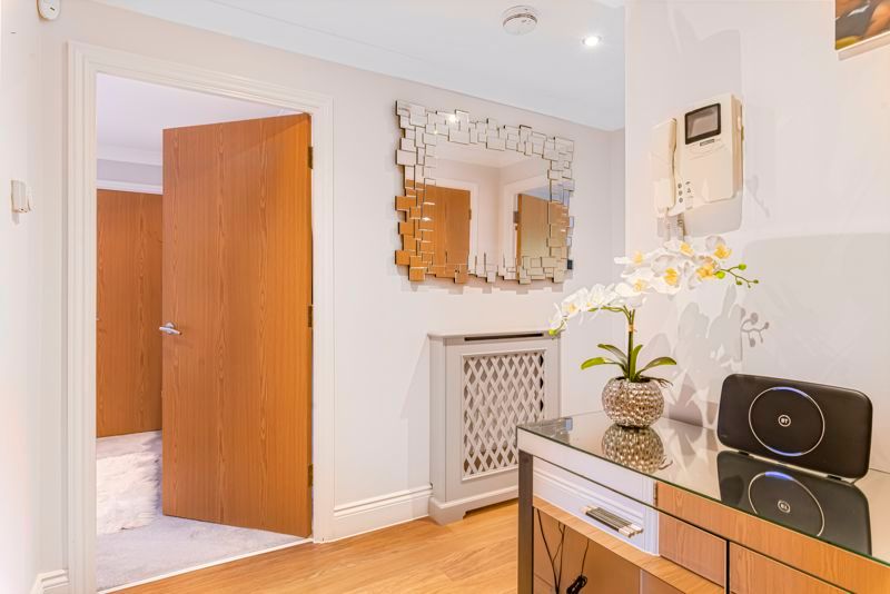 Property photo 2 of 19 Hallway