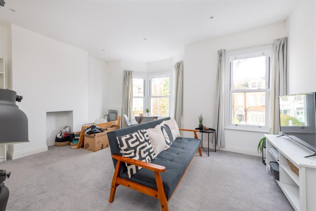 Property photo 2 of 8 Fff 32 Deodar Rd Rec 1.Jpg