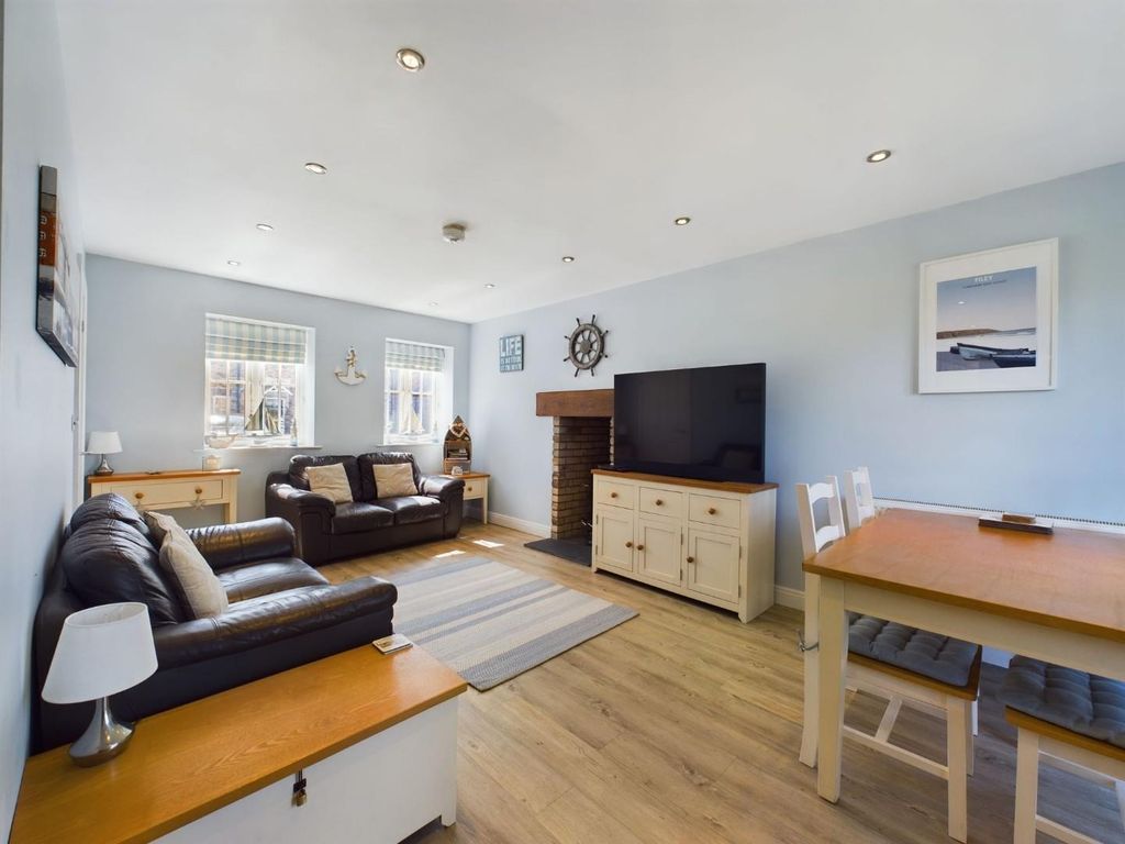 Property photo 3 of 20 Living Area