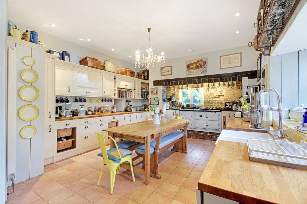 Property photo 3 of 23 Kitchen/Breakfast