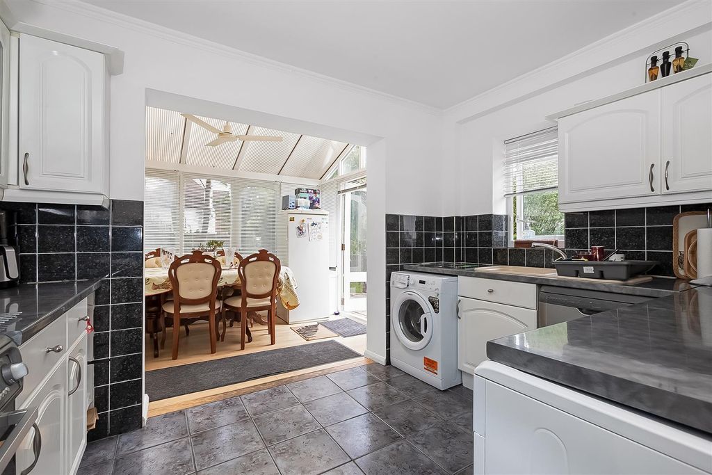 Property photo 3 of 15 Kitchen